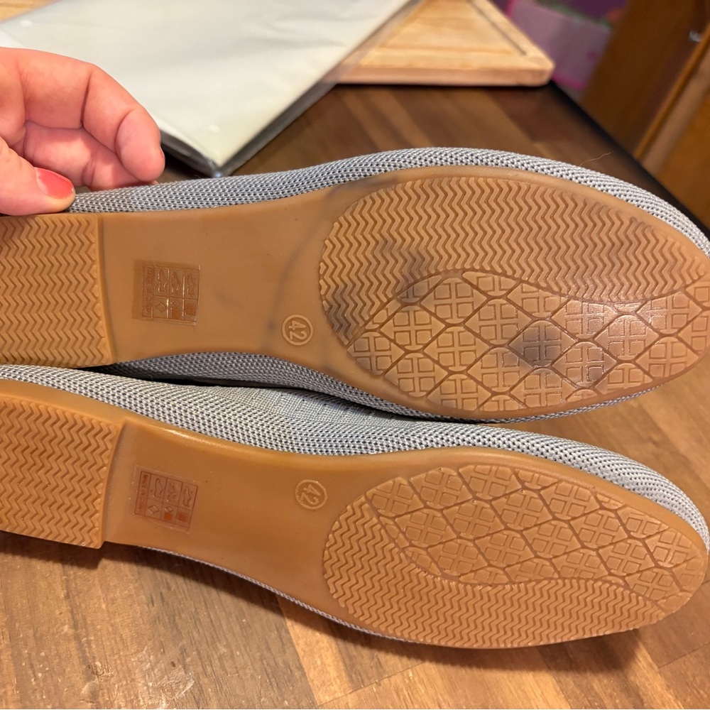 Women’s Gray Knit Slip-On Flats Size 10.5 - Picture 9 of 10